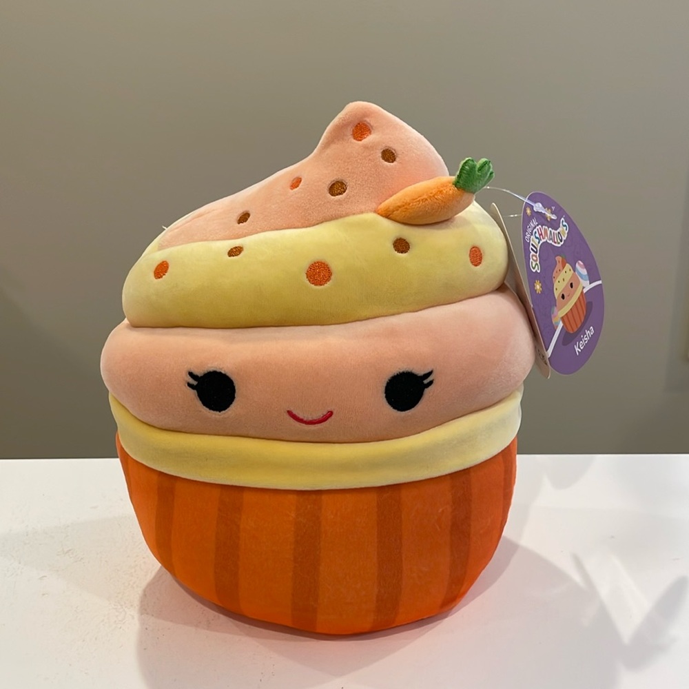 NWT 8” Keisha the Carrot Cake Cupcake Easter Squishmallow - Picture 1 of 6